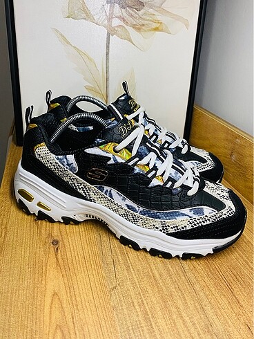 Skechers