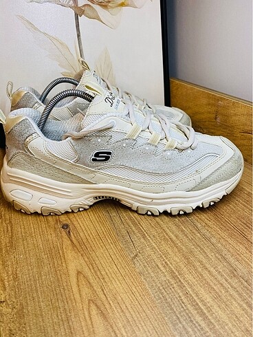 Skechers