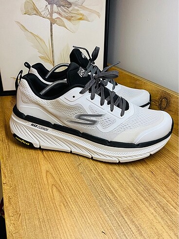 Skechers