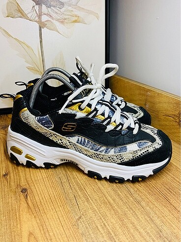 Skechers