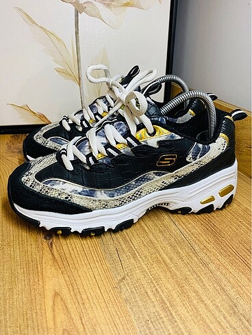 36,5 Beden Skechers
