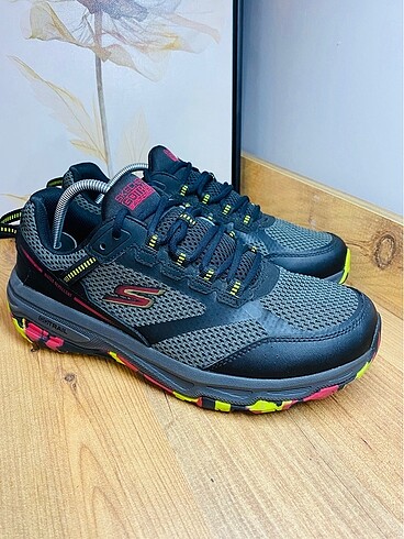 Skechers