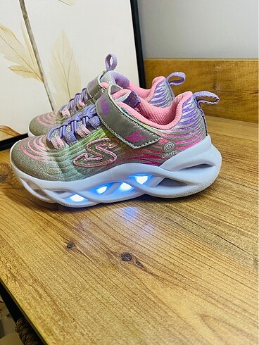 27 Beden Skechers kız çocuk ayakkabısı