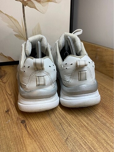 37,5 Beden Skechers kadın ayakkabısı