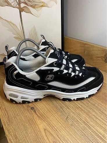 37,5 Beden Skechers kadın ayakkabısı