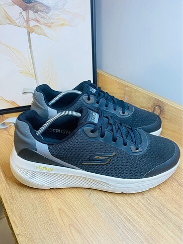 42 Beden Skechers erkek ayakkabısı