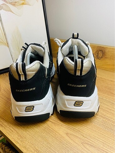 40 Beden siyah Renk Skechers kadın ayakkabısı