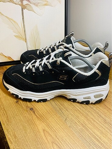 40 Beden Skechers kadın ayakkabısı