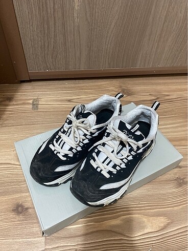 Skechers spor ayakkabı