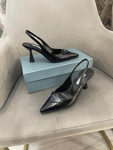 Prada Prada topuklu ayakkabı