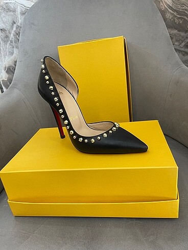 Christian Louboutin Christian loubution