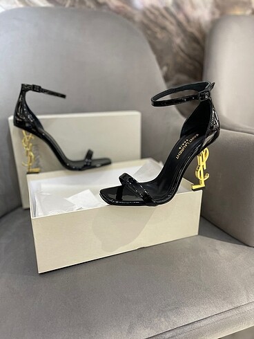 Ysl özel aksesuarlı ayakkabı