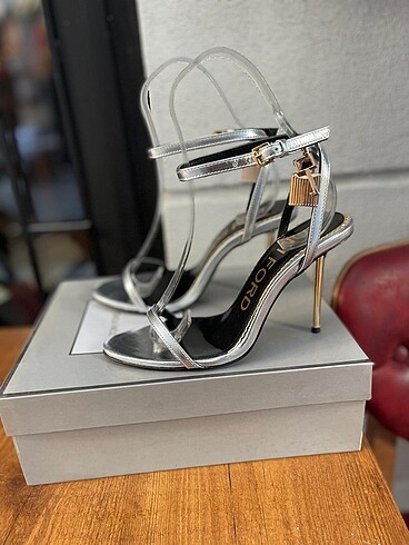 38 Beden Tom ford