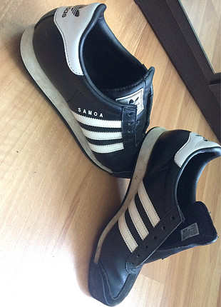40 Beden siyah Renk 40 numara Adidas samoa spor ayakkabı deformesi görünmeyecek kada