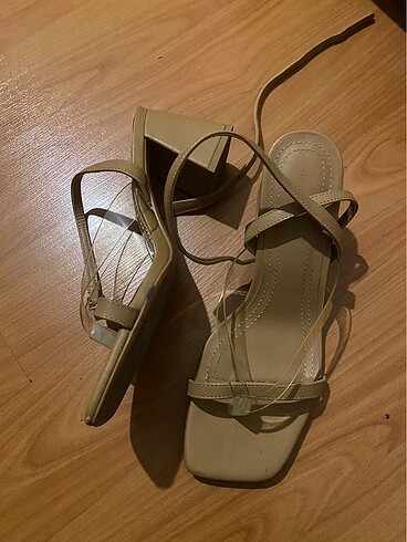 Bershka topuklu sandalet