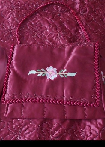 Bordo İşlemeli Yatak Örtüsü - Görsel 3