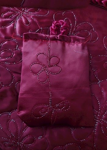 Bordo İşlemeli Yatak Örtüsü - Görsel 5