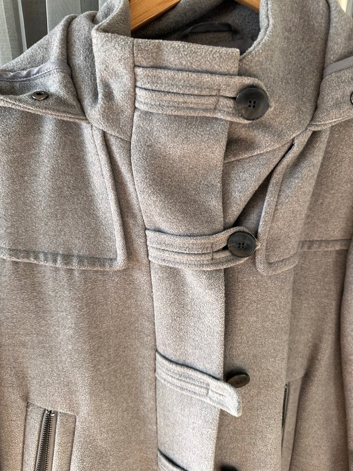 Kapüşonlu gri kadın kaban - Görsel 3