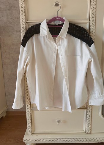 Boncuk Puskullu Uzun Kollu Beyaz Gömlek - Görsel 2