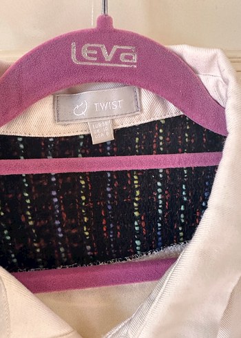 Boncuk Puskullu Uzun Kollu Beyaz Gömlek - Görsel 3