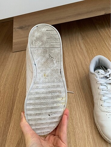 36 Beden beyaz Renk Puma sneaker