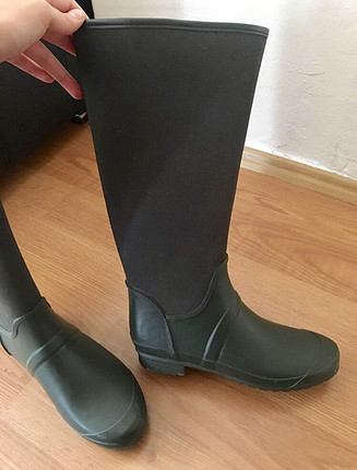 Zara Zara marka yağmur çizmesi gerçekten elbise ve eteklerle çok güze