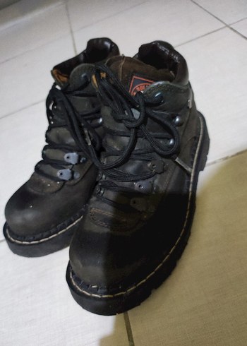 Siyah Bağcıklı Kadın Kauçuk Bot - Görsel 3