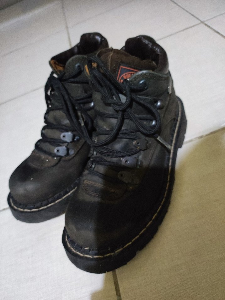 Siyah Bağcıklı Kadın Kauçuk Bot - Görsel 3