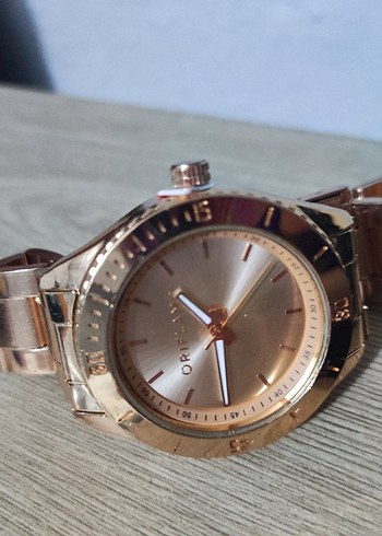 Parlak Altın Renkli Kadın Kol Saati - Görsel 2