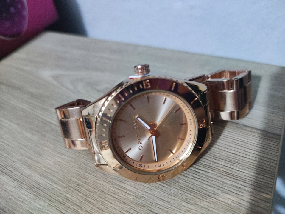 Parlak Altın Renkli Kadın Kol Saati - Görsel 2