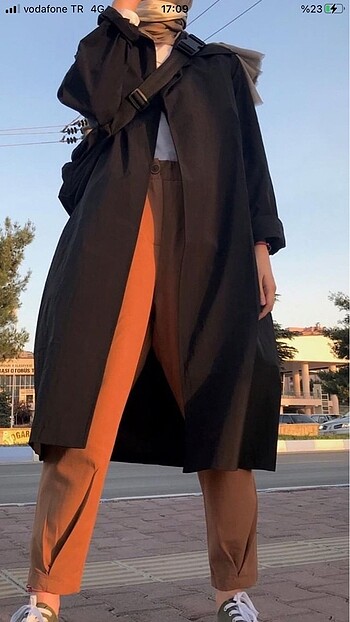 Siyah trençkot