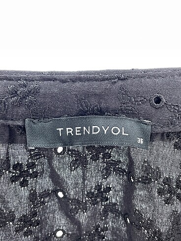 36 Beden siyah Renk Trendyol & Milla Gömlek %70 İndirimli.