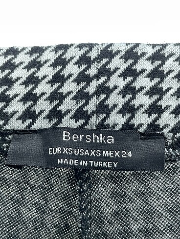 xs Beden çeşitli Renk Bershka Düz Kesim %70 İndirimli.