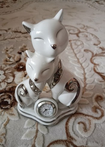Diğer Beyaz Gümüş Detaylı Kedi Figürlü Masa Saati