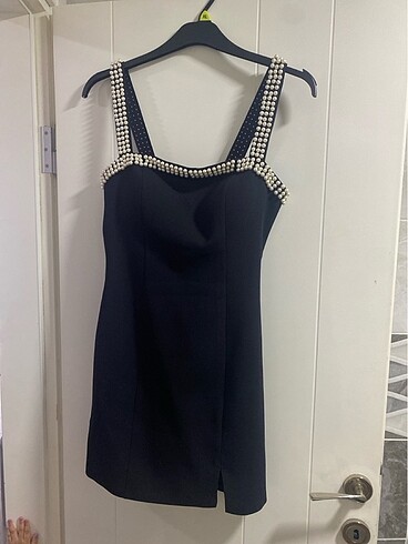 İncili mini elbise