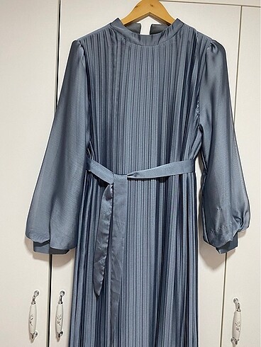 Pileli Abiye Kumaş Gri Elbise - Görsel 8