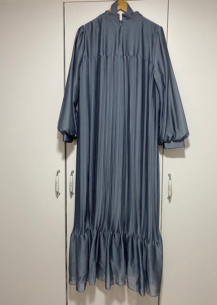 Pileli Abiye Kumaş Gri Elbise - Görsel 5