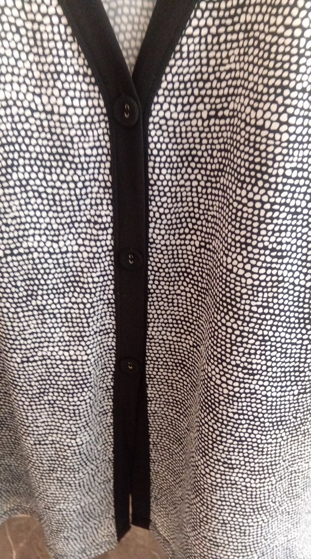 Gri V Yaka Düğmeli Kadın Hırka - Görsel 2