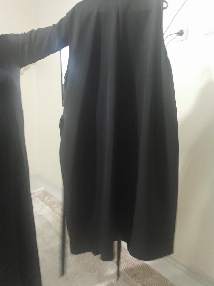 Siyah Uzun Kollu Drapeli Kadın Kaban - Görsel 2