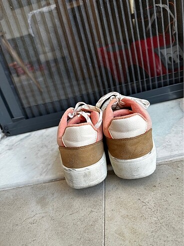 38 Beden ten rengi Renk Stradivarius Sneaker