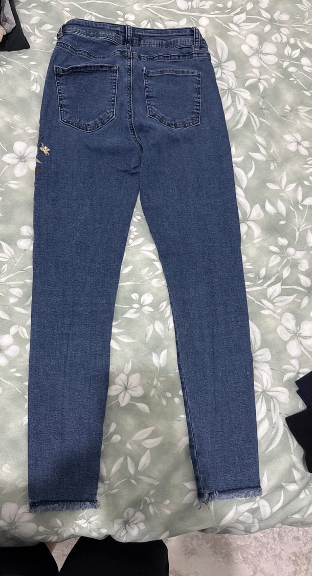 Nakışlı ve Pul İşlemeli Mavi Denim Pantolon - Görsel 3