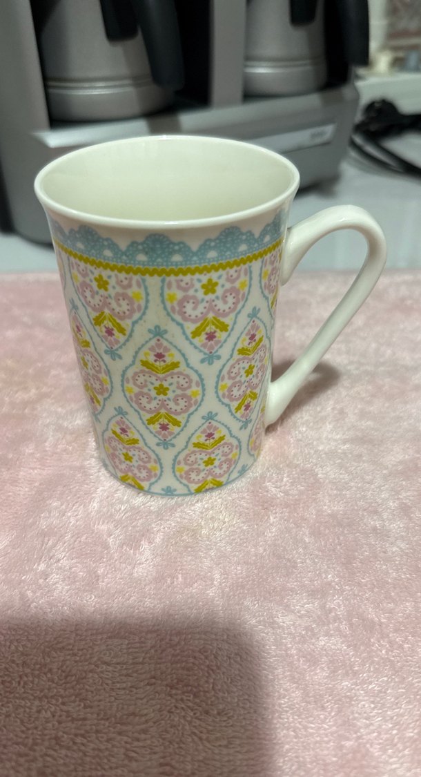 Pastel Desenli Beyaz Seramik Kupa - Görsel 2