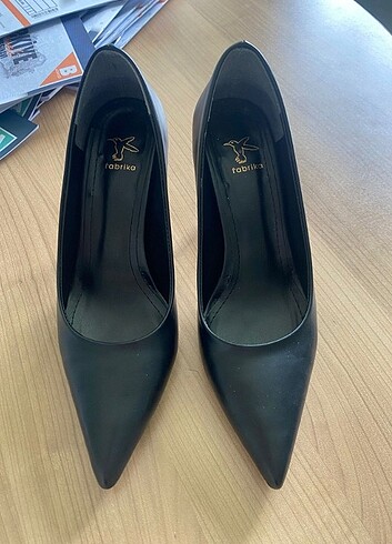 38 Beden Siyah stiletto