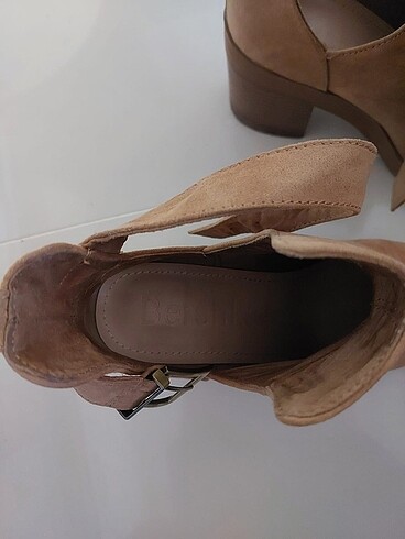 38 Beden bershka topuklu bot