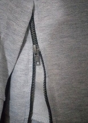 l Beden Aslan desenli sweatshirt.