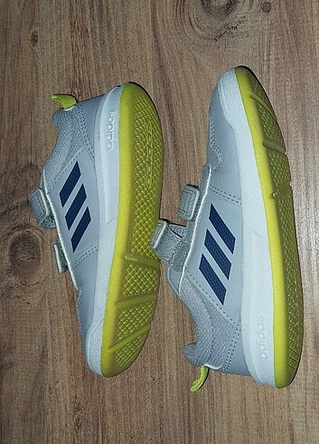 26 Beden Adidas erkek çocuk orjinal spor ayakkabı