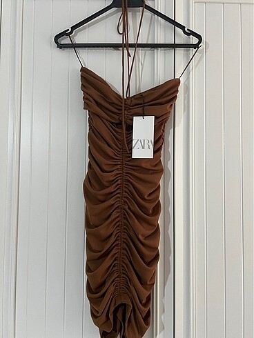 Zara etiketli elbise