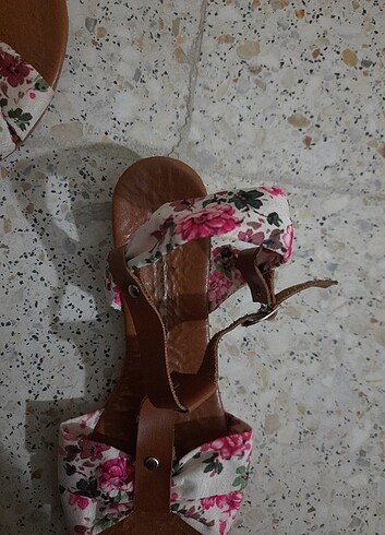 37 Beden kahverengi Renk çiçek desenli taba sandalet