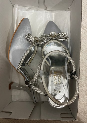 Gri Yüksek Topuklu Taşlı Kadın Abiye Ayakkabı