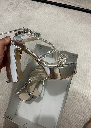 Diğer Gri Yılan Desenli Metal Dolgu Topuklu Kadın Ayakkabı